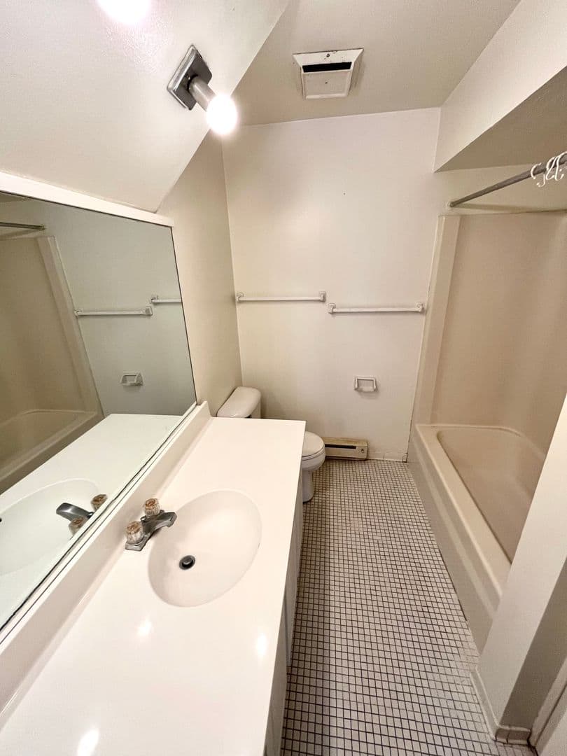 Ithaca Apartment: 87 Uptown Rd
