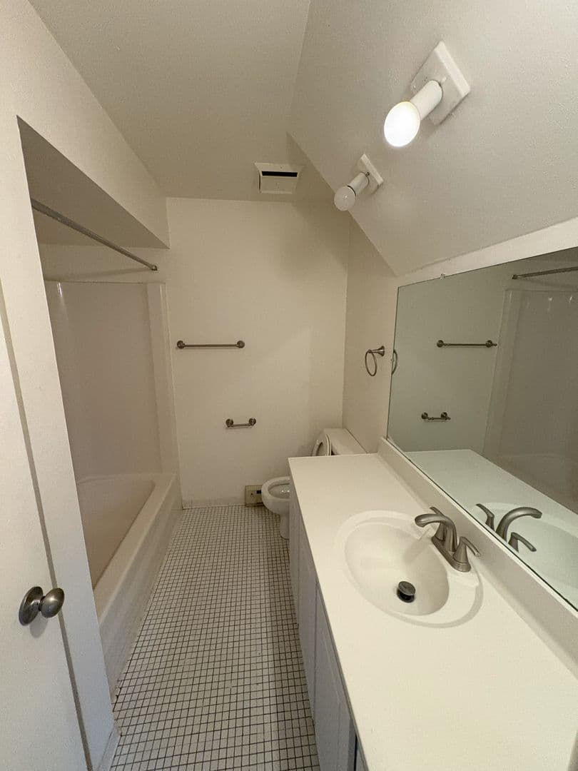 Ithaca Apartment: 87 Uptown Rd