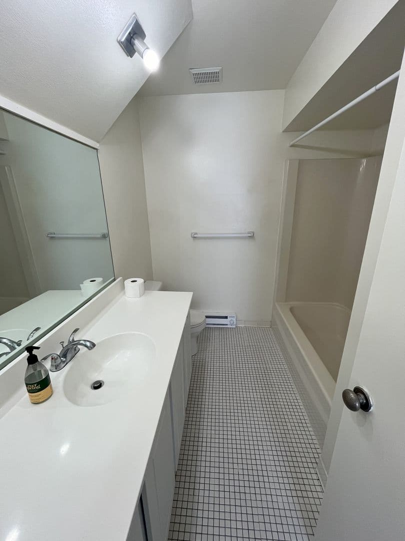Ithaca Apartment: 87 Uptown Rd