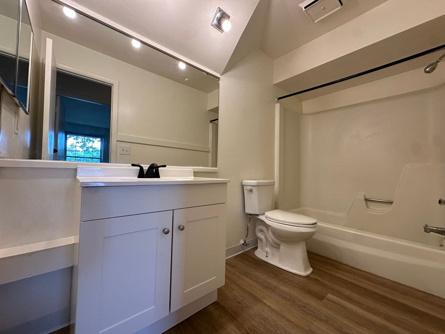 Ithaca Apartment: 87 Uptown Rd