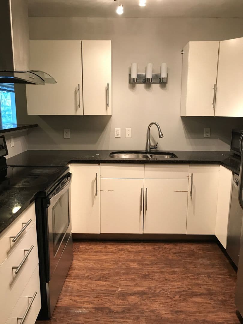 Ithaca Apartment: 702 Hudson St