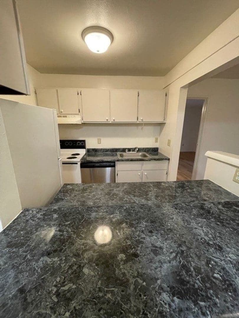 Ithaca Apartment: 87 Uptown Rd