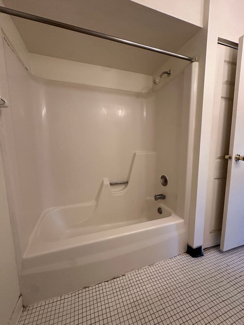 Ithaca Apartment: 87 Uptown Rd