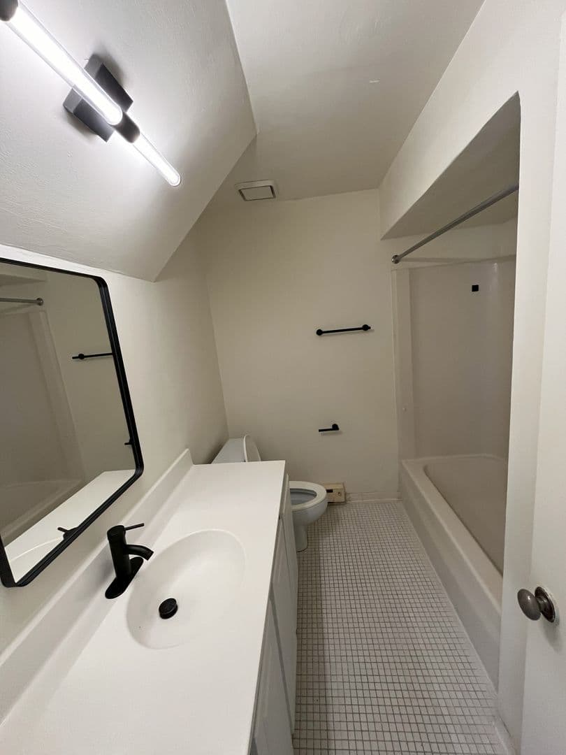 Ithaca Apartment: 87 Uptown Rd