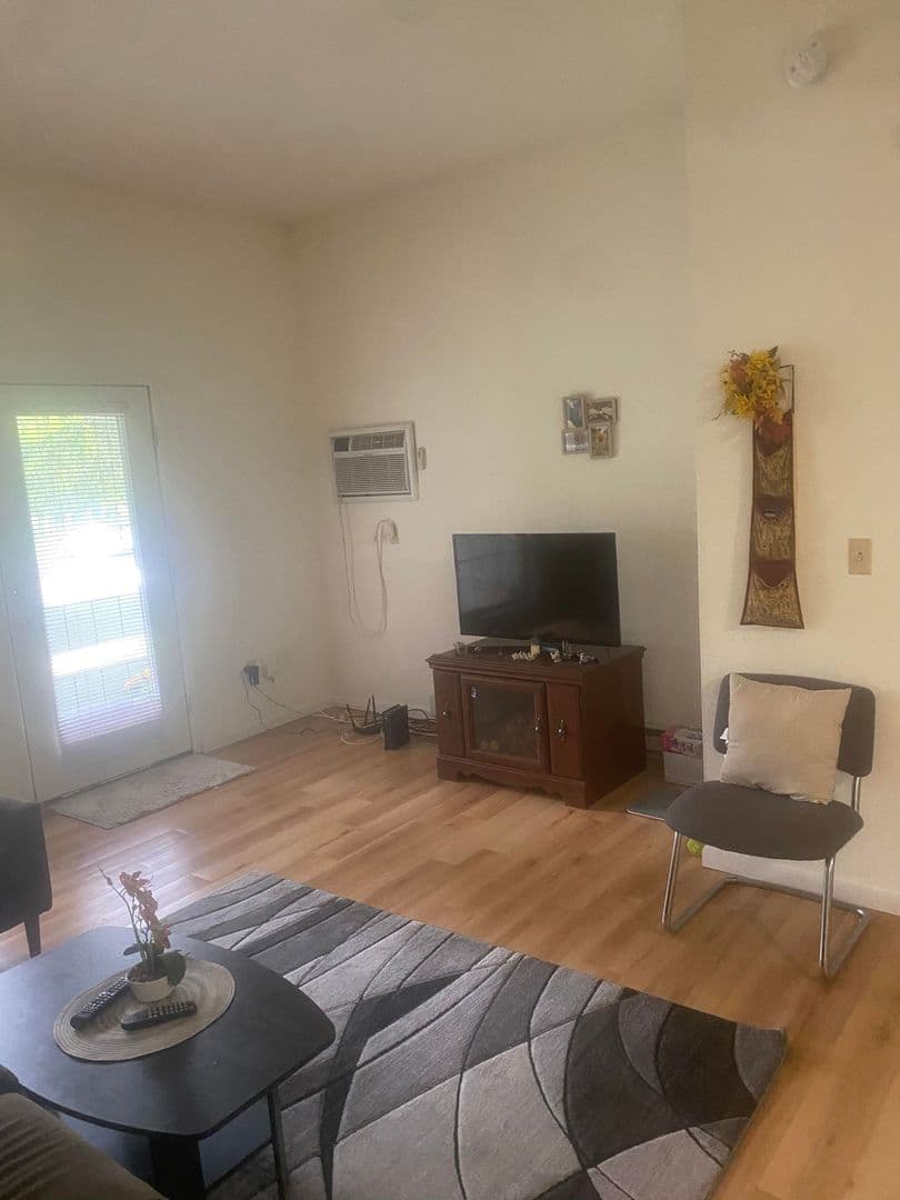 Ithaca Apartment: 87 Uptown Rd