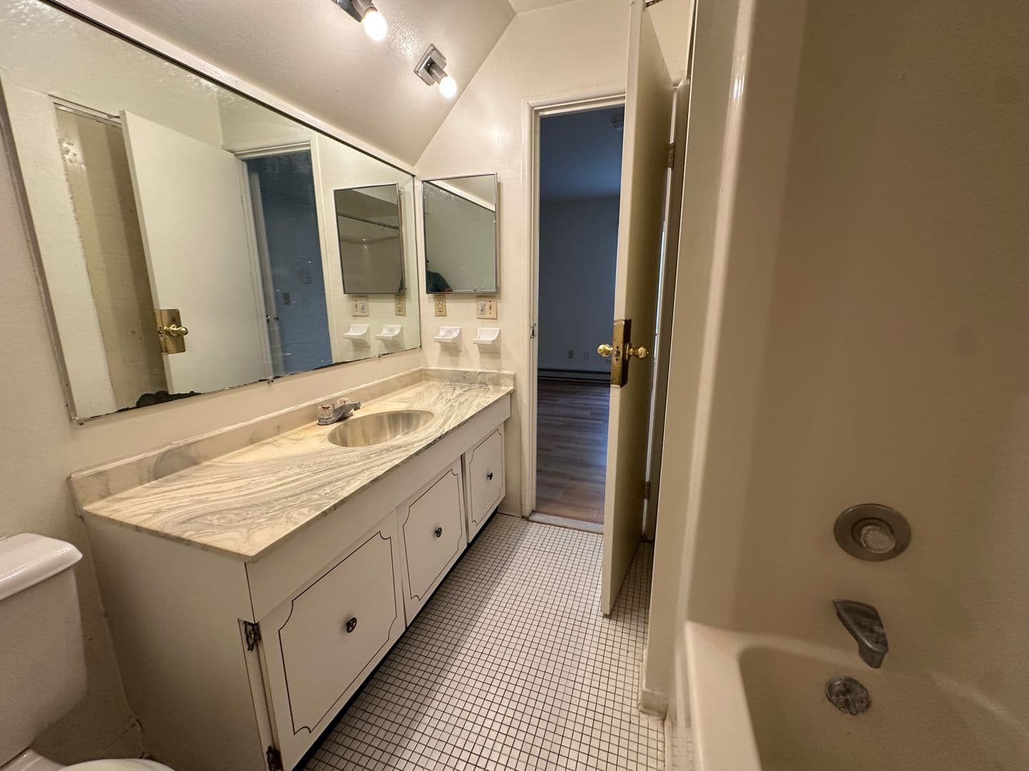 Ithaca Apartment: 87 Uptown Rd