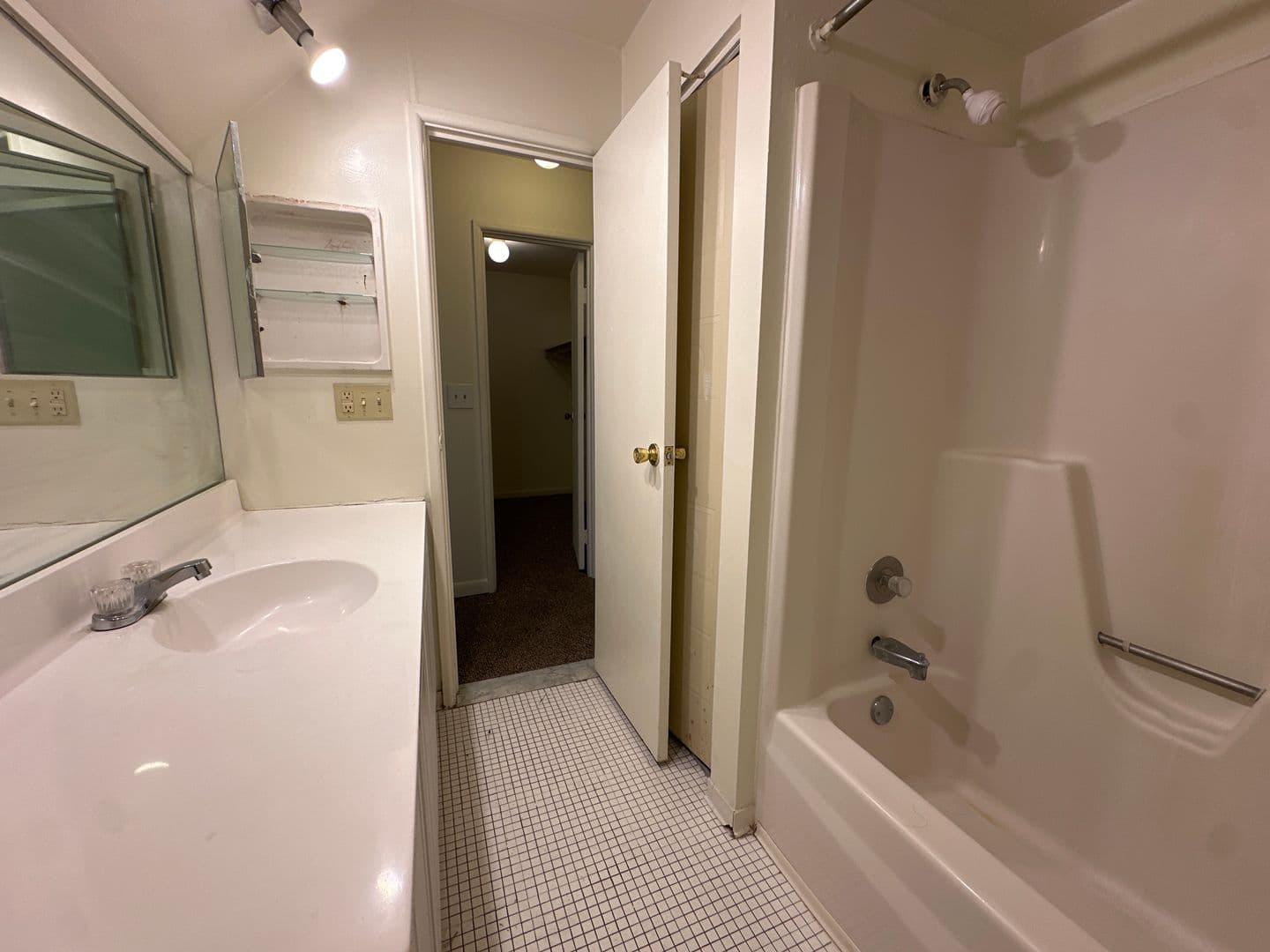Ithaca Apartment: 87 Uptown Rd