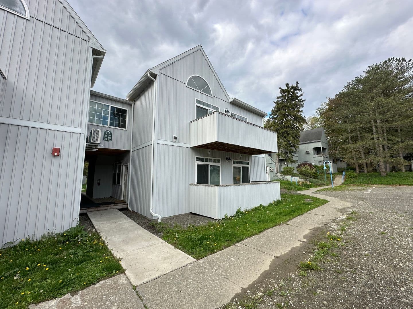 Ithaca Apartment: 87 Uptown Rd