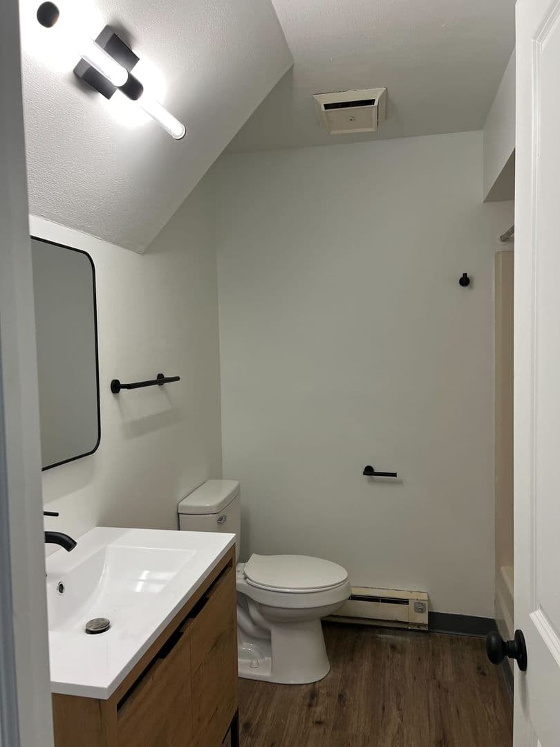 Ithaca Apartment: 87 Uptown Rd