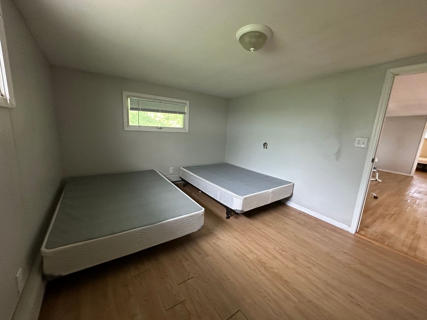 Ithaca Apartment: 702 Hudson St