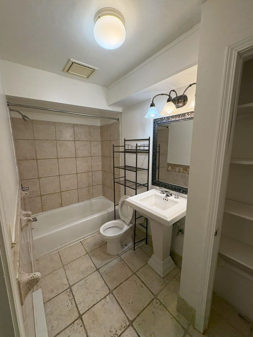 Ithaca Apartment: 87 Uptown Rd