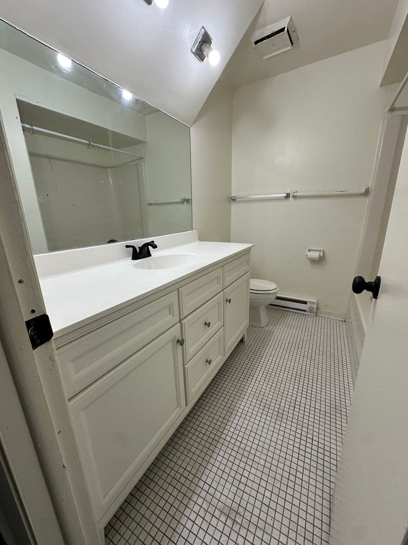 Ithaca Apartment: 87 Uptown Rd