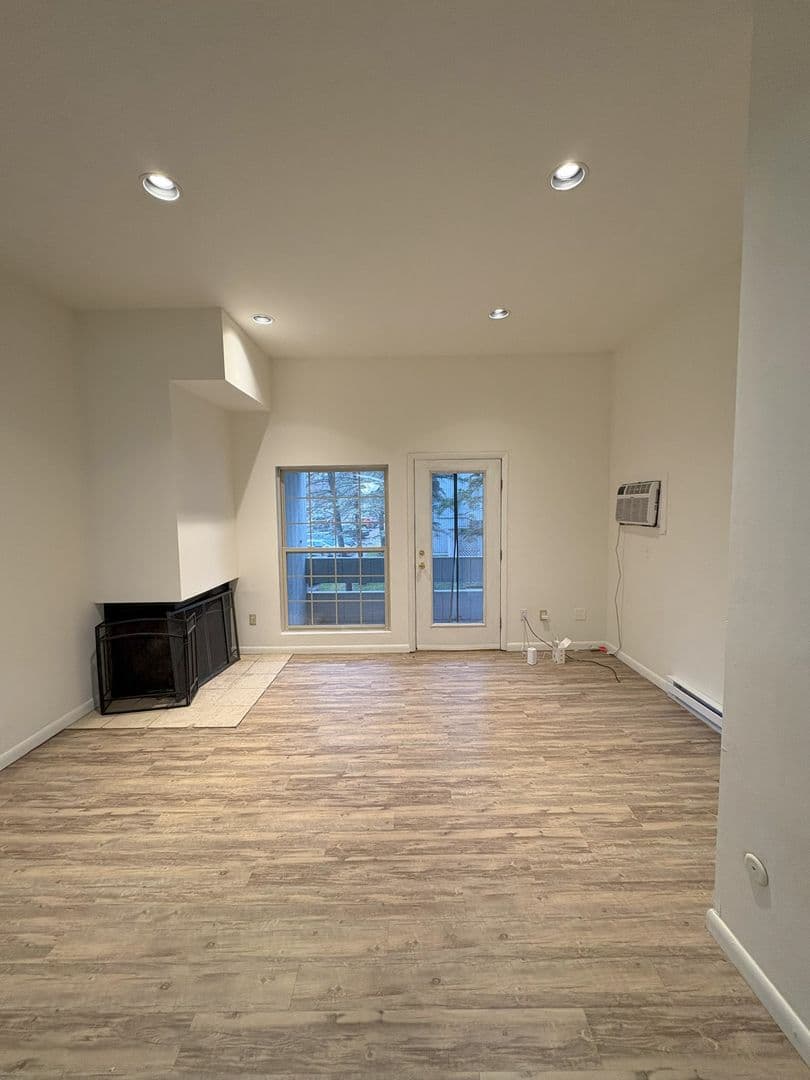 Ithaca Apartment: 87 Uptown Rd