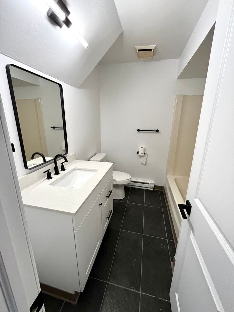 Ithaca Apartment: 87 Uptown Rd