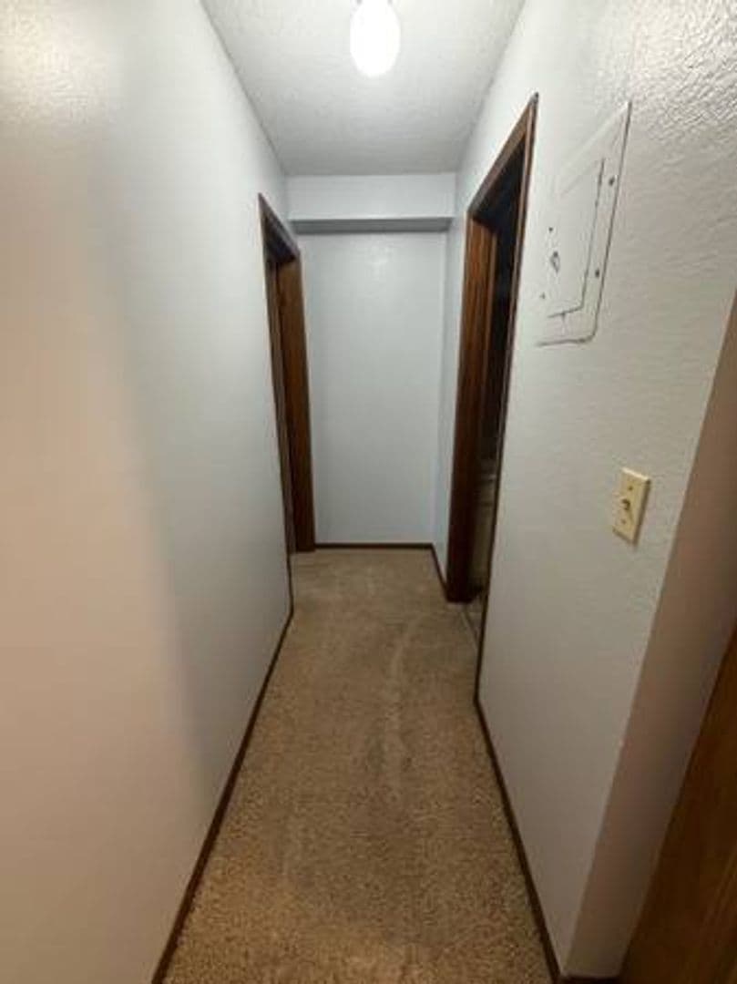 St. Paul Apartment: 400 Dewey St