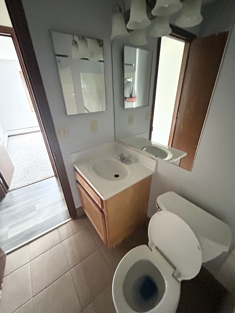 St. Paul Apartment: 400 Dewey St