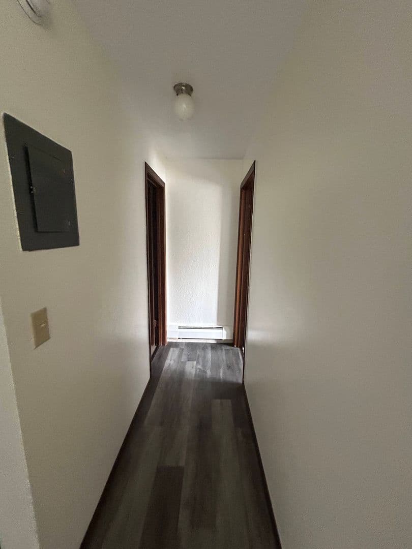 St. Paul Apartment: 400 Dewey St
