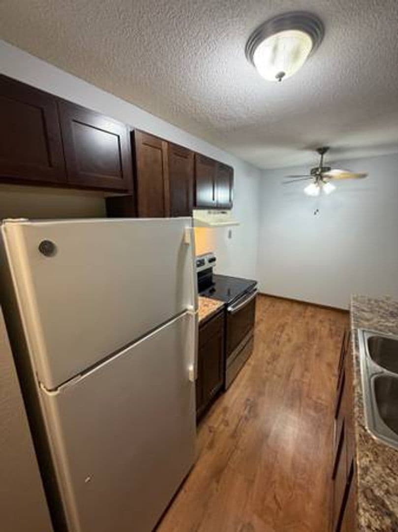 St. Paul Apartment: 400 Dewey St