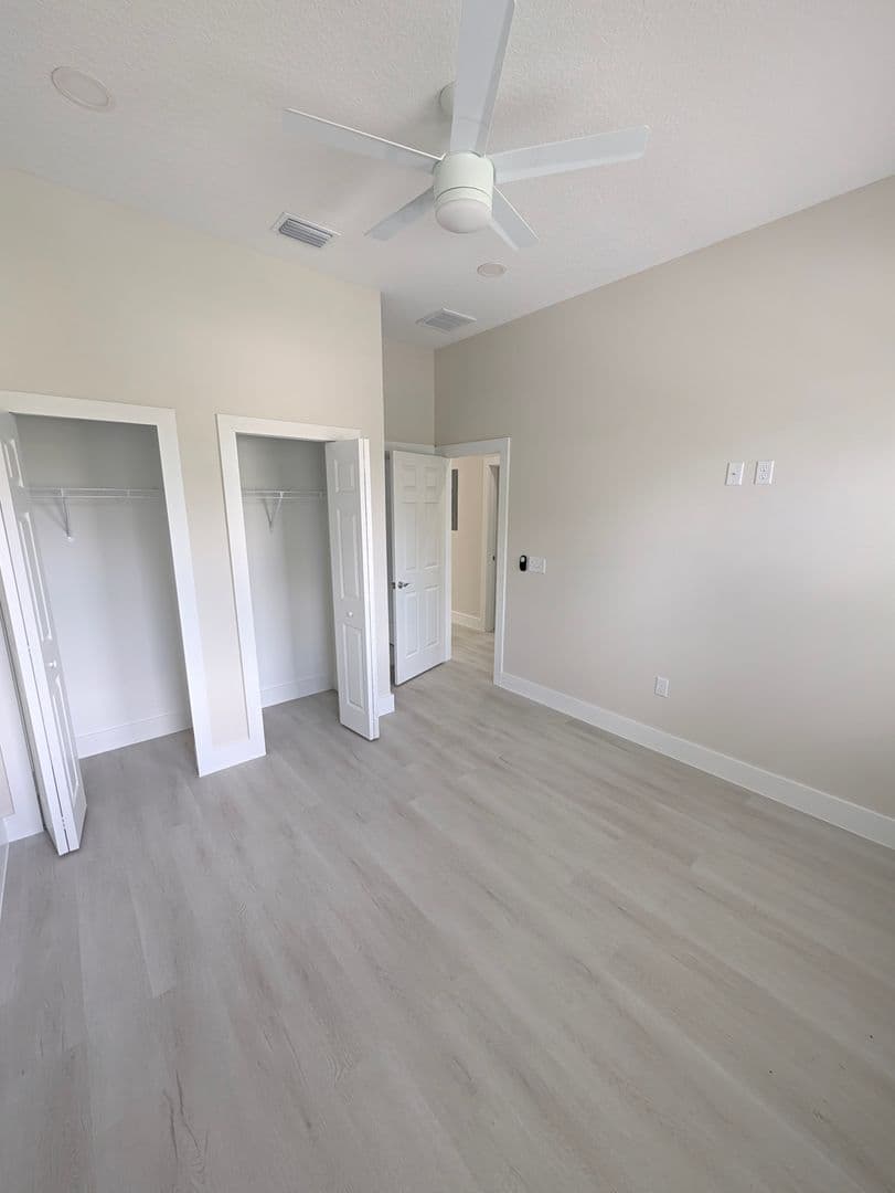 Tampa Apartment: 6925 E. 21st Ave