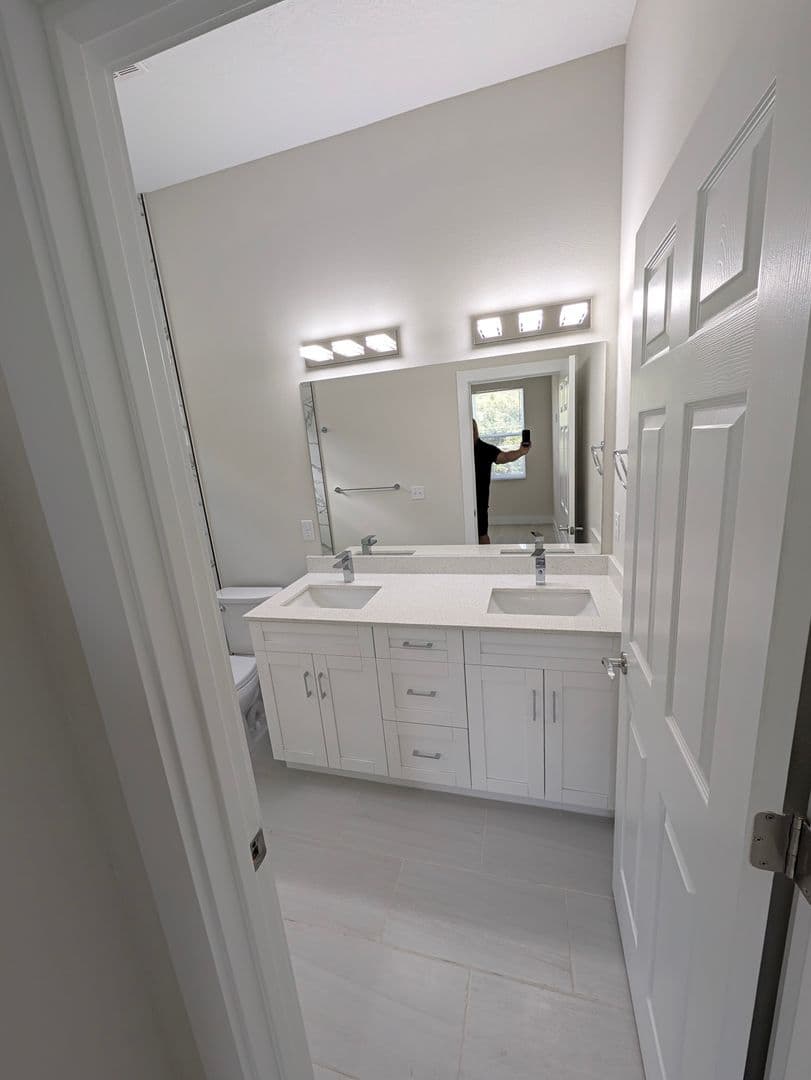 Tampa Apartment: 6925 E. 21st Ave