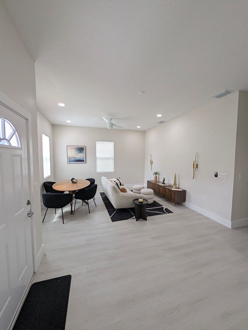 Tampa Apartment: 6925 E. 21st Ave