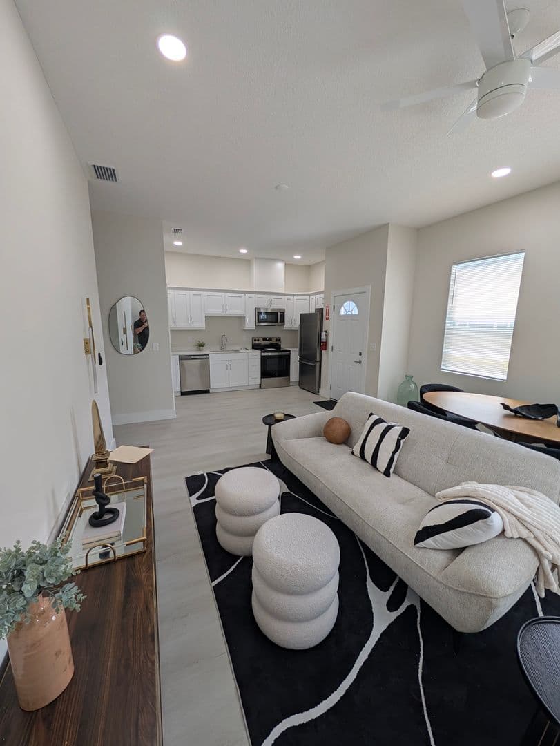 Tampa Apartment: 6925 E. 21st Ave