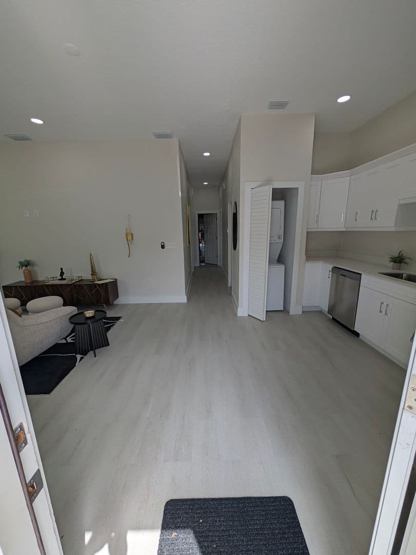 Tampa Apartment: 6925 E. 21st Ave