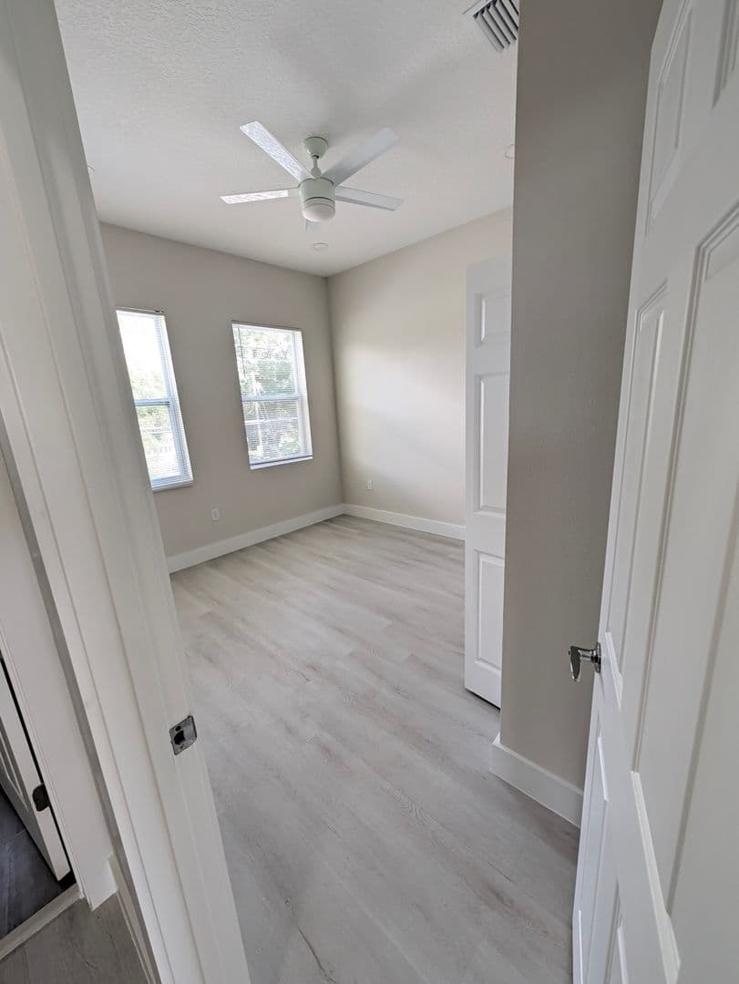 Tampa Apartment: 6925 E. 21st Ave