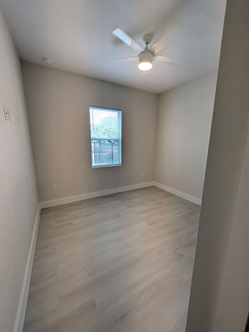 Tampa Apartment: 6925 E. 21st Ave