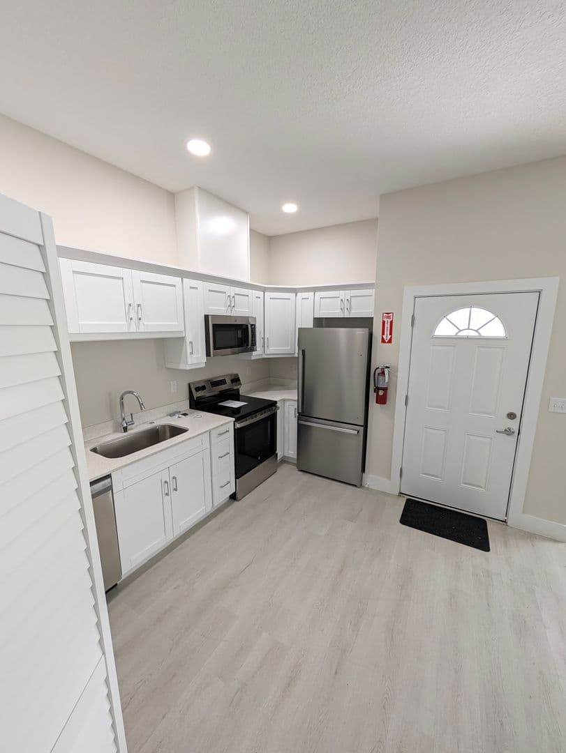 Tampa Apartment: 6925 E. 21st Ave