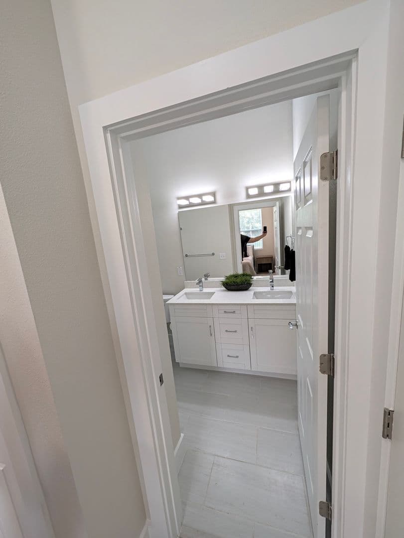 Tampa Apartment: 6925 E. 21st Ave