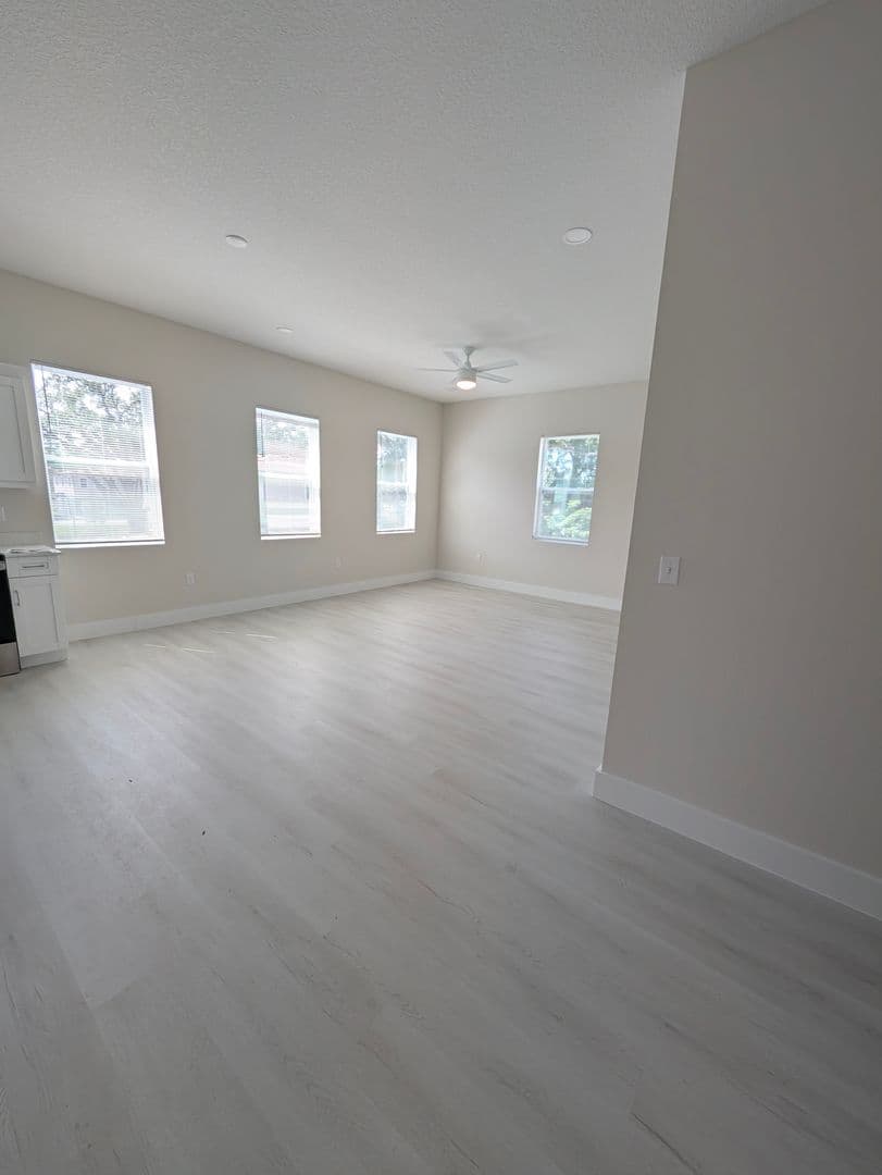 Tampa Apartment: 6925 E. 21st Ave