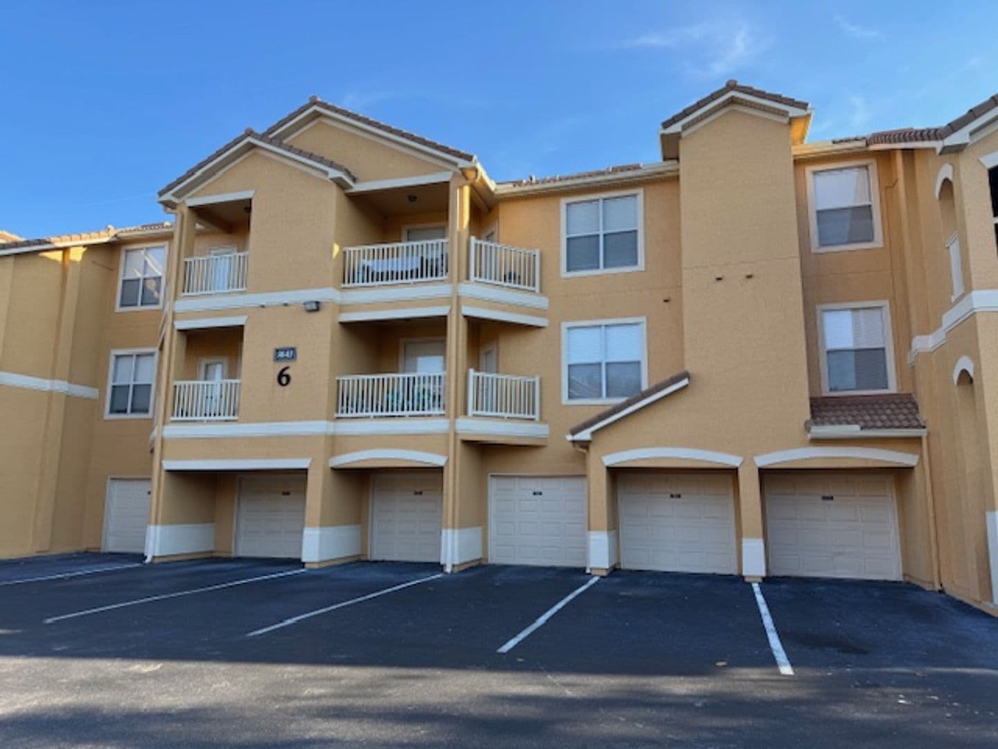 ORLANDO Condo: 8842 VILLA VIEW CIR, # 108