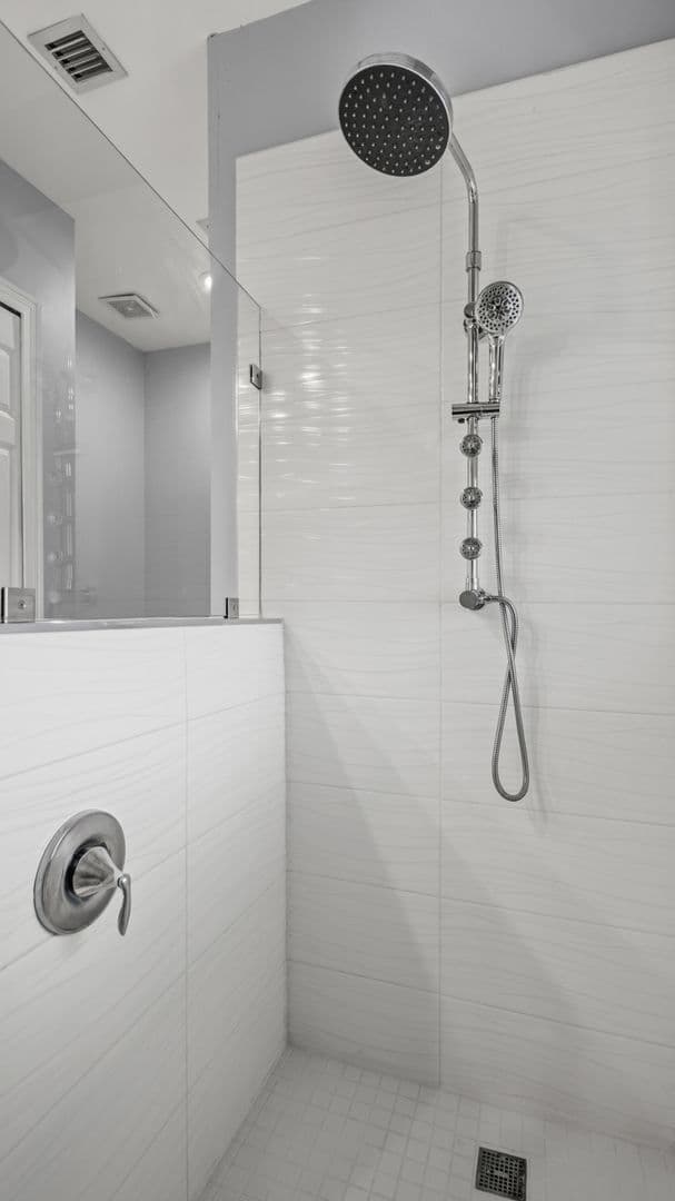CELEBRATION Condo: 650 CAMPUS ST APT 204