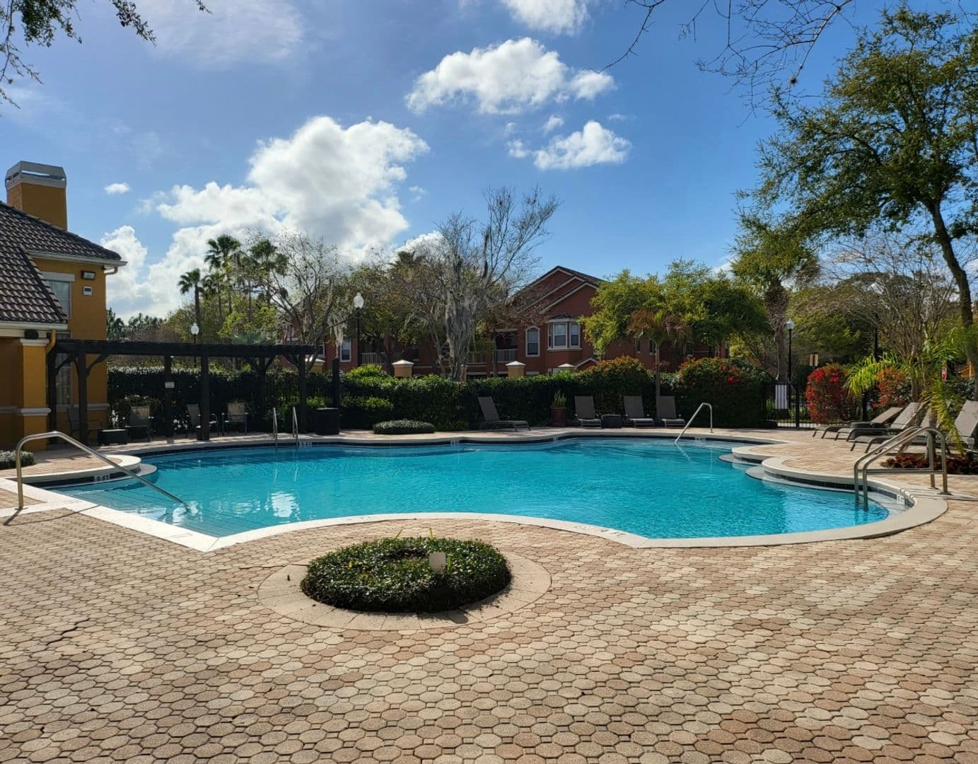 ORLANDO Condo: 8842 VILLA VIEW CIR, # 108