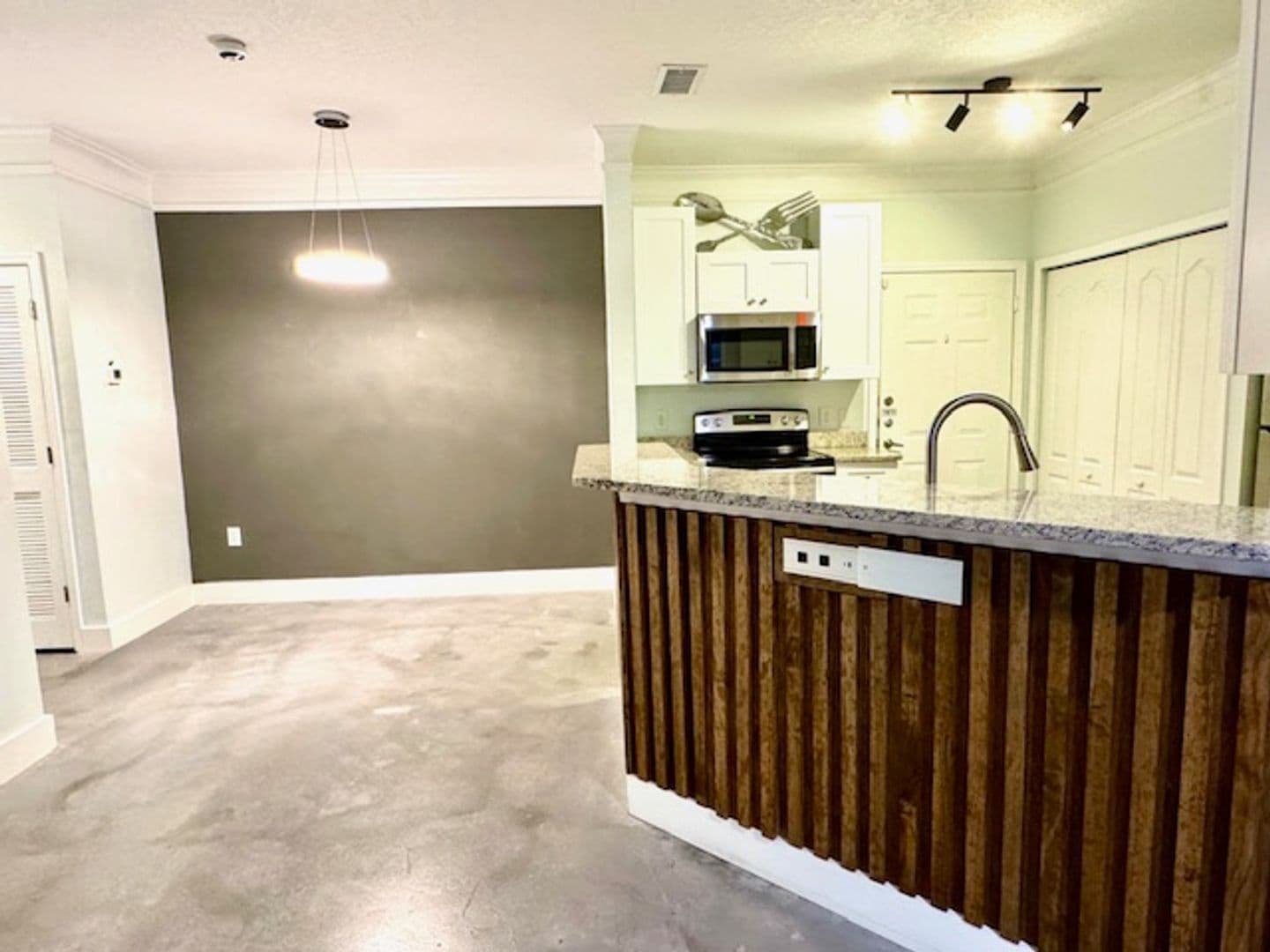 ORLANDO Condo: 8842 VILLA VIEW CIR, # 108