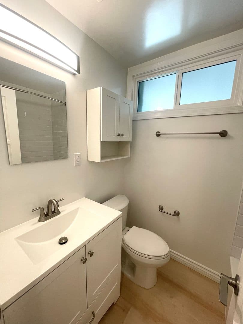 Los Angeles Apartment: 10340-84 Bellwood Ave.