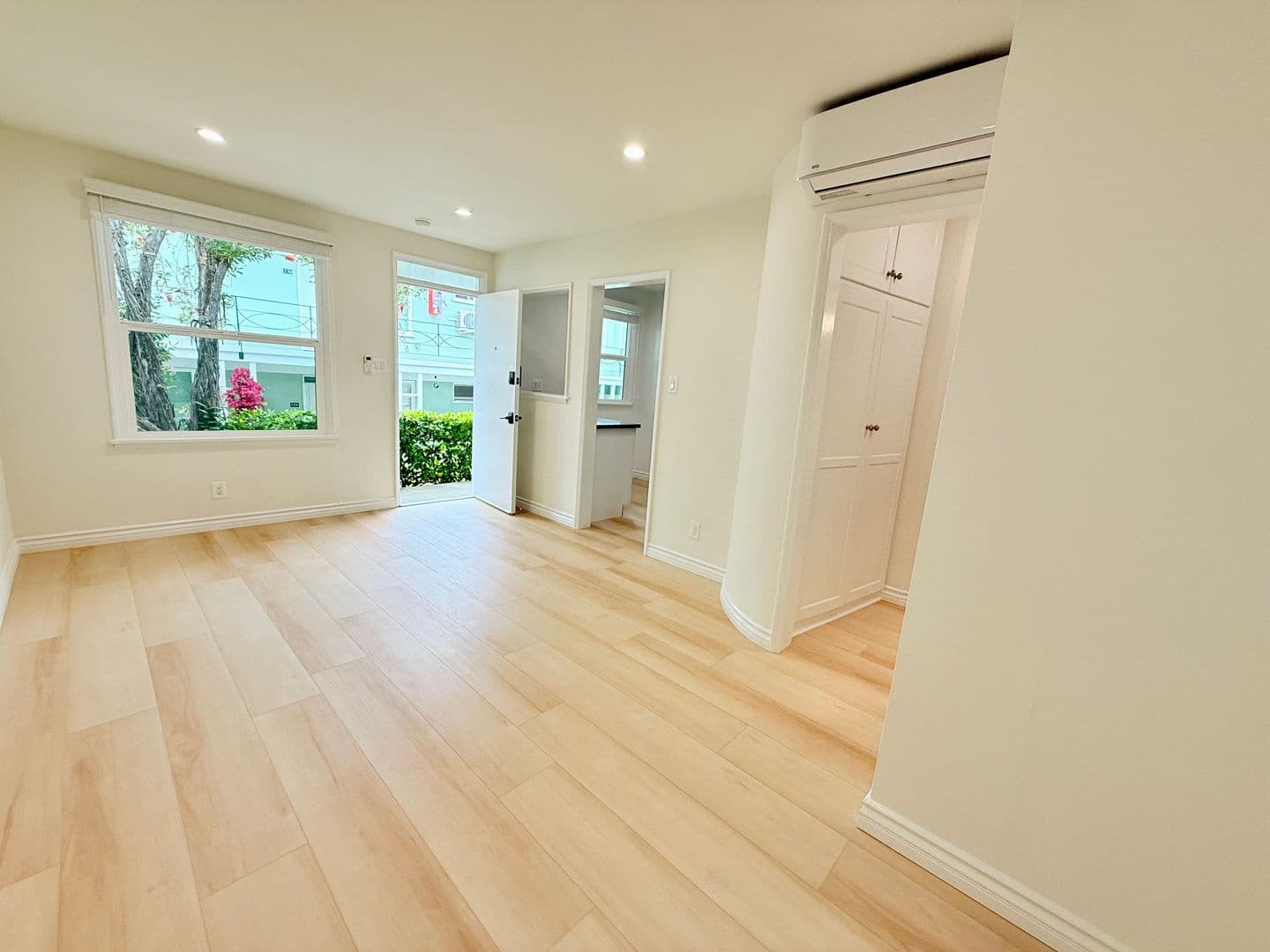 Los Angeles Apartment: 10340-84 Bellwood Ave.