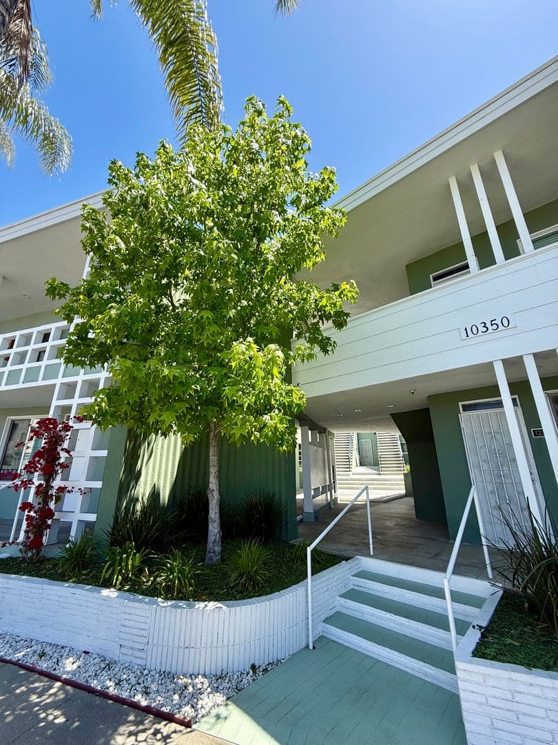 Los Angeles Apartment: 10340-84 Bellwood Ave.