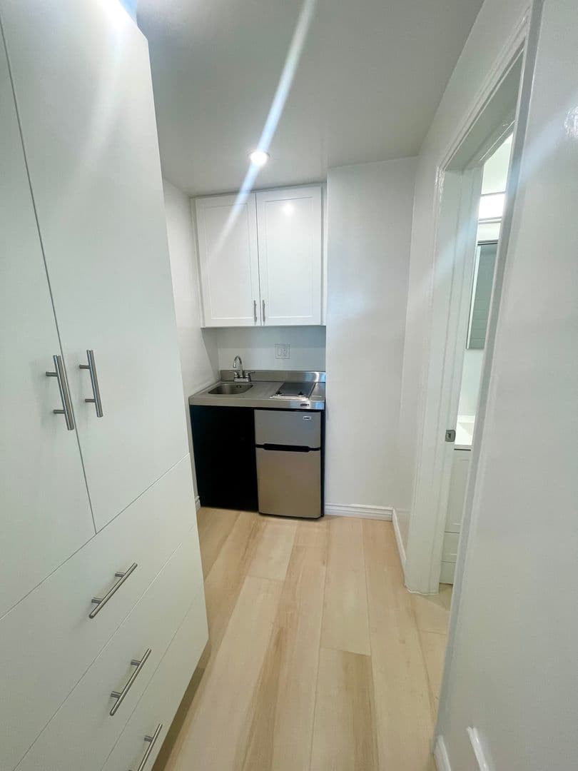 Los Angeles Apartment: 10340-84 Bellwood Ave.