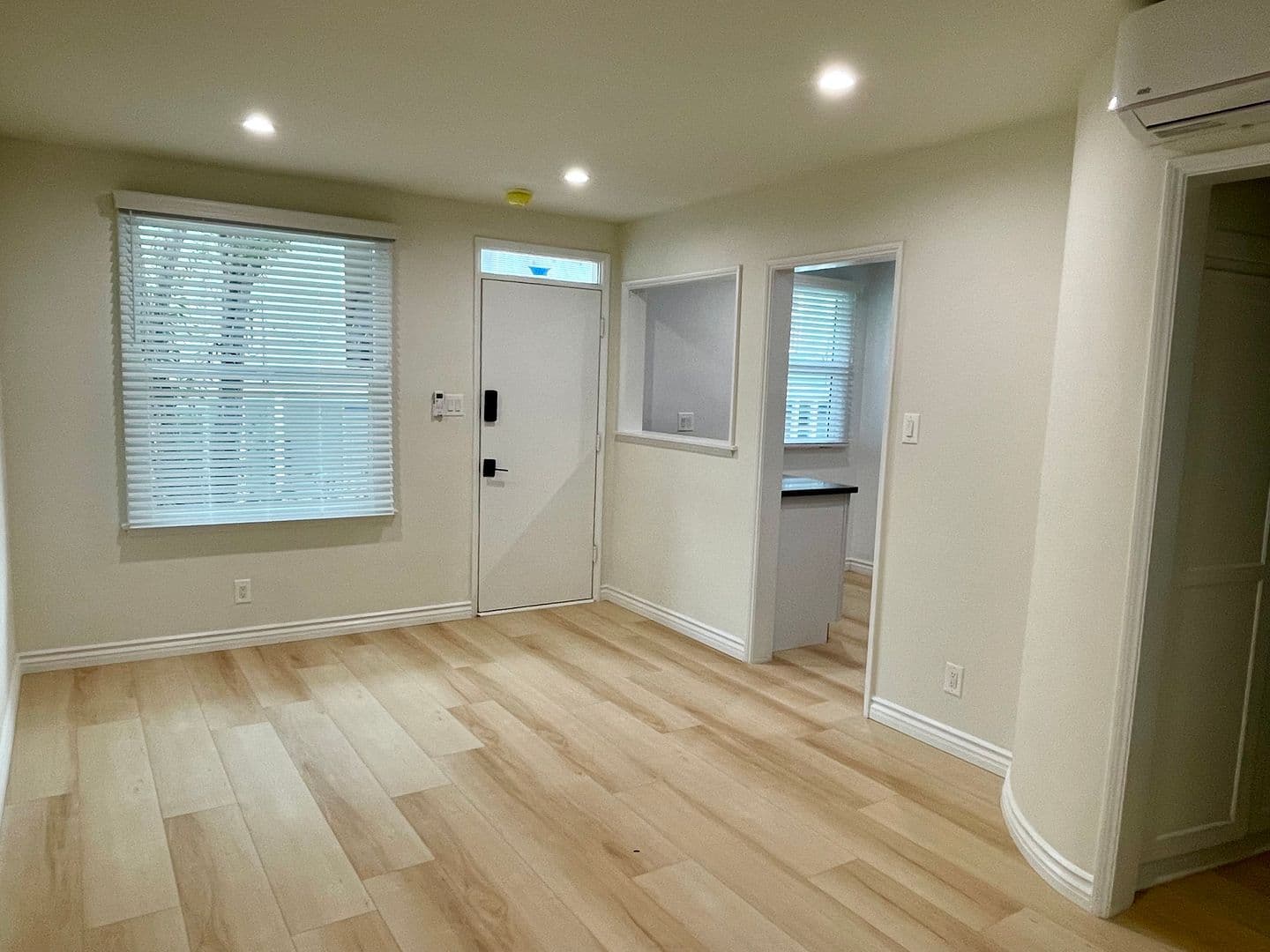 Los Angeles Apartment: 10340-84 Bellwood Ave.