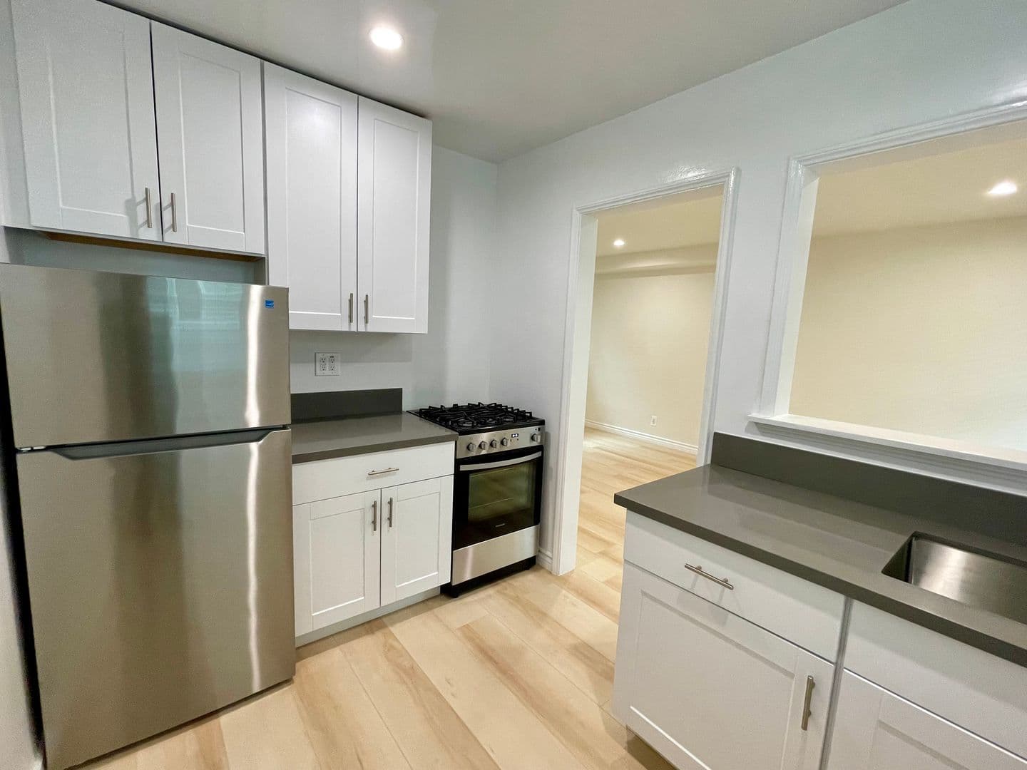 Los Angeles Apartment: 10340-84 Bellwood Ave.