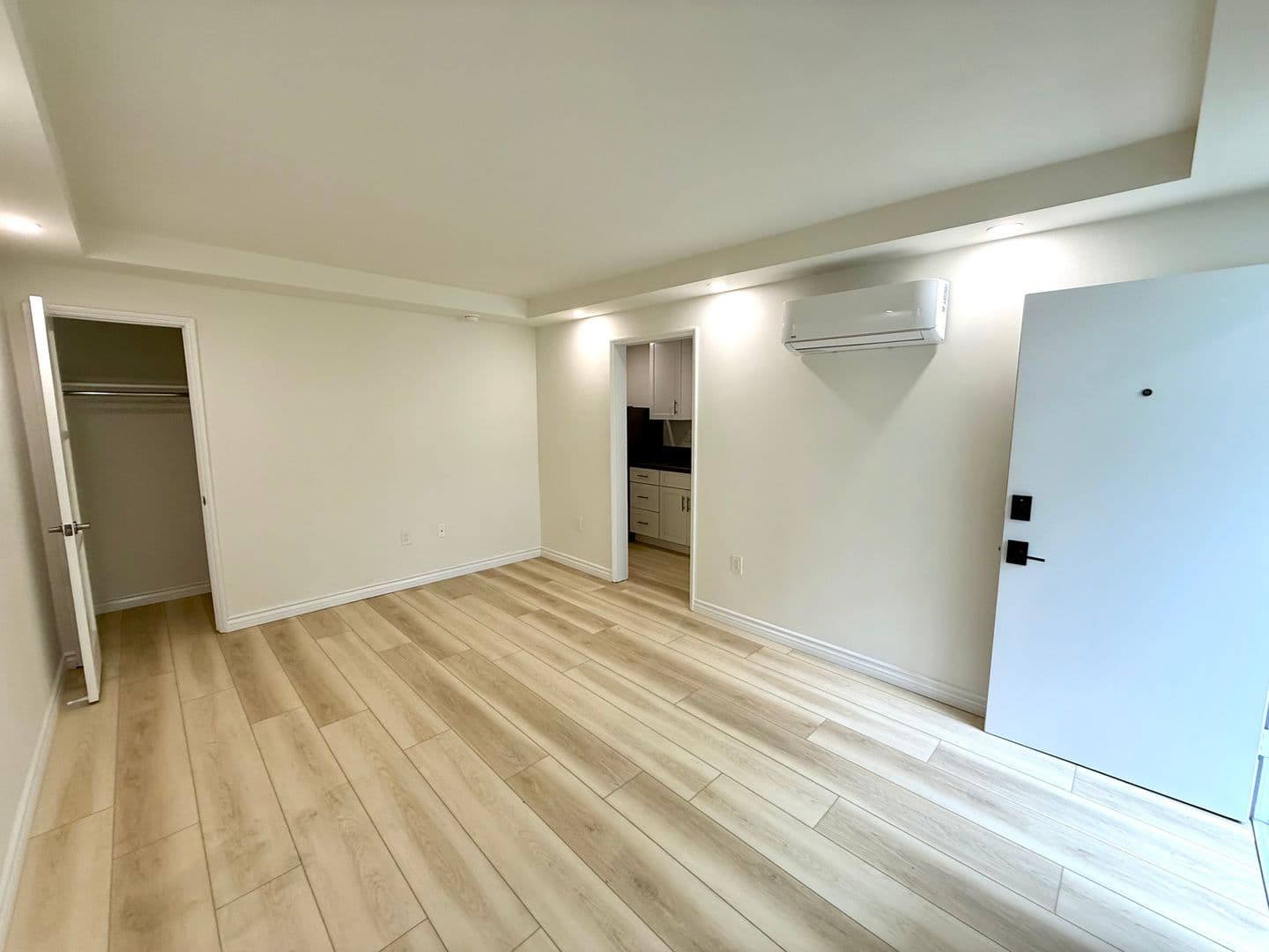 Los Angeles Apartment: 10340-84 Bellwood Ave.