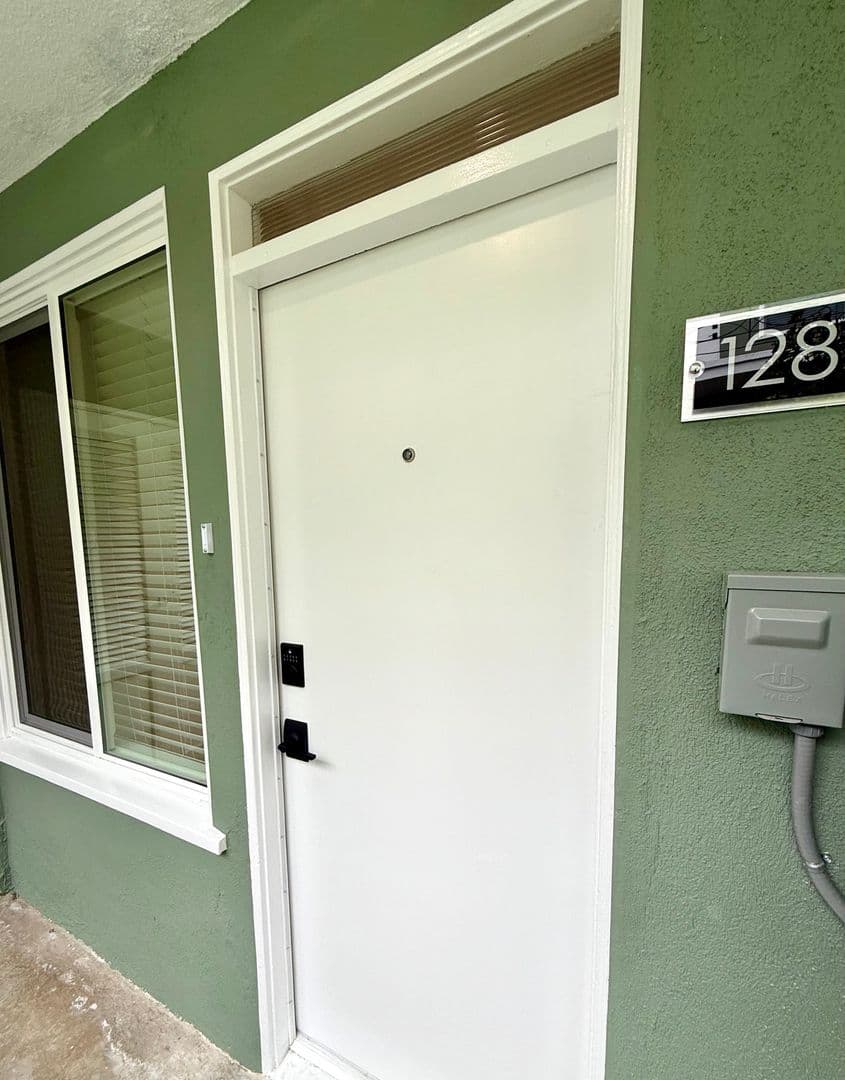 Los Angeles Apartment: 10340-84 Bellwood Ave.