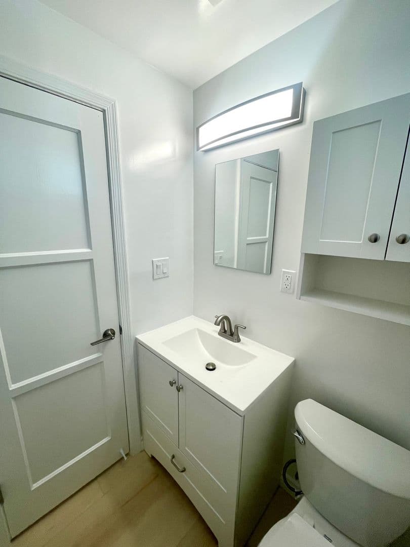 Los Angeles Apartment: 10340-84 Bellwood Ave.