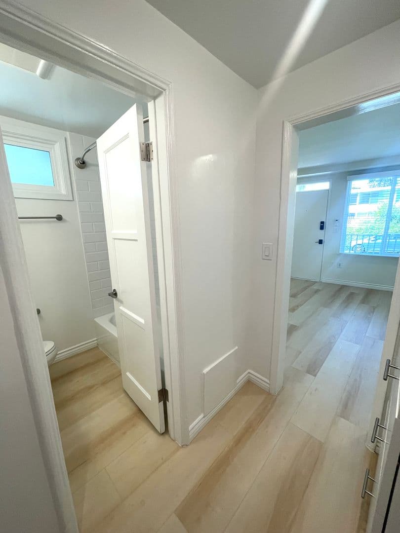 Los Angeles Apartment: 10340-84 Bellwood Ave.