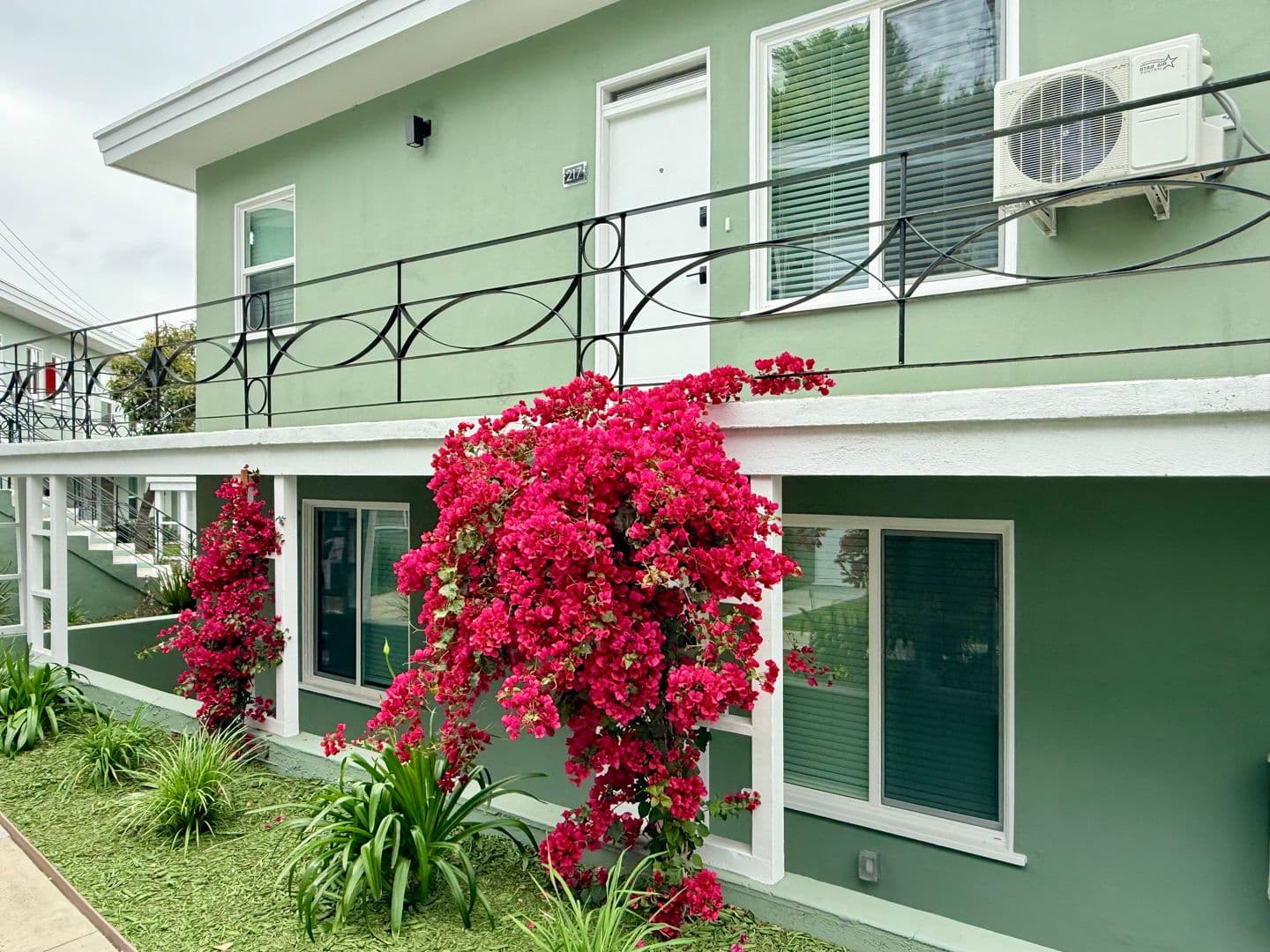 Los Angeles Apartment: 10340-84 Bellwood Ave.