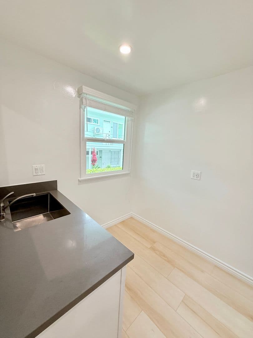 Los Angeles Apartment: 10340-84 Bellwood Ave.