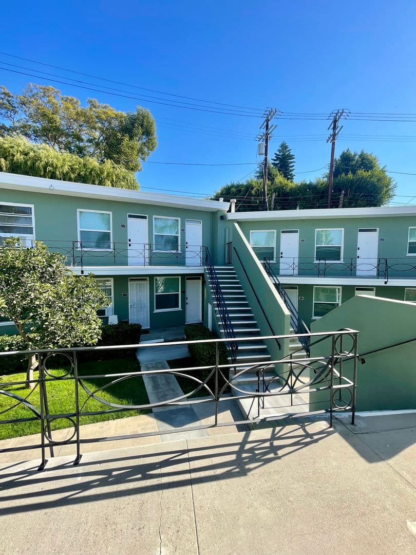 Los Angeles Apartment: 10340-84 Bellwood Ave.