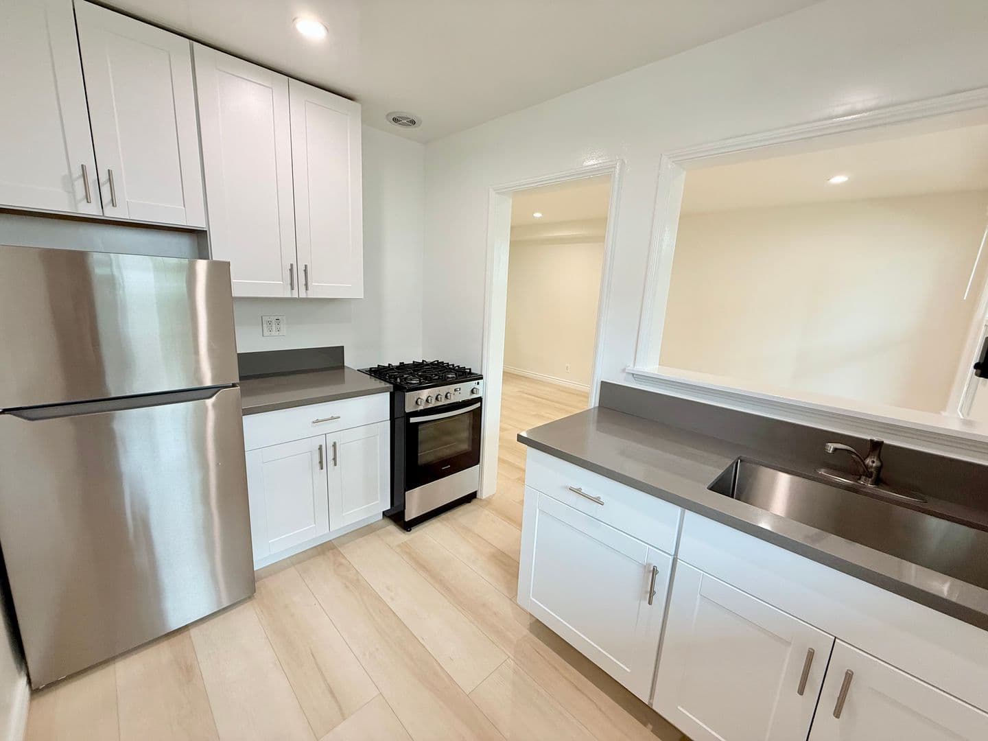 Los Angeles Apartment: 10340-84 Bellwood Ave.